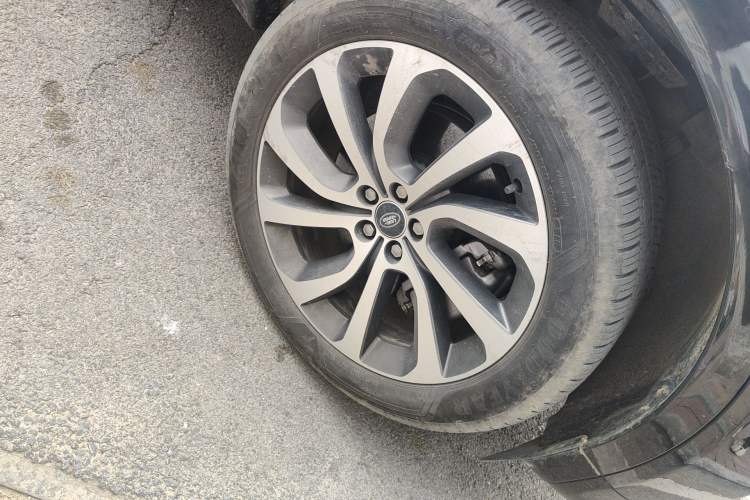 Used Land Rover Discovery Sport 2025 249 PS Performance Tech Edition Right Front Wheel Hub