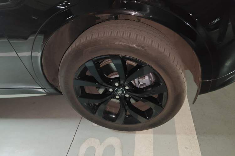 Used Land Rover Discovery Sport 2025 249 PS Performance Tech Edition Right Front Wheel Hub