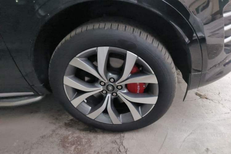 Used Land Rover Discovery Sport 2025 249 PS Performance Tech Edition Right Front Wheel Hub