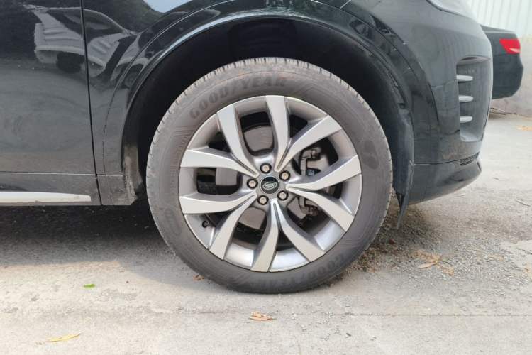 Used Land Rover Discovery Sport 2025 249 PS Performance Tech Edition Right Front Wheel Hub