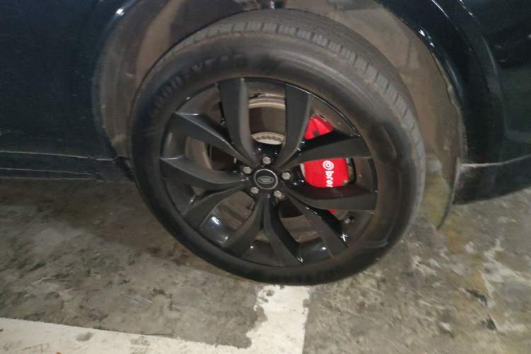 Used Land Rover Discovery Sport 2025 249 PS Performance Tech Edition Right Front Wheel Hub