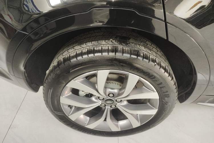 Used Land Rover Discovery Sport 2025 249 PS Performance Tech Edition Right Rear Wheel Hub