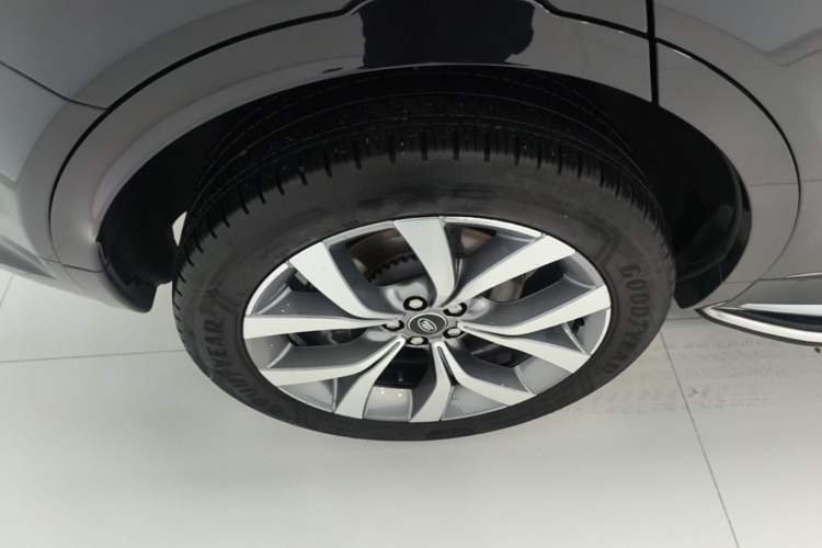 Used Land Rover Discovery Sport 2025 249 PS Performance Tech Edition Right Rear Wheel Hub
