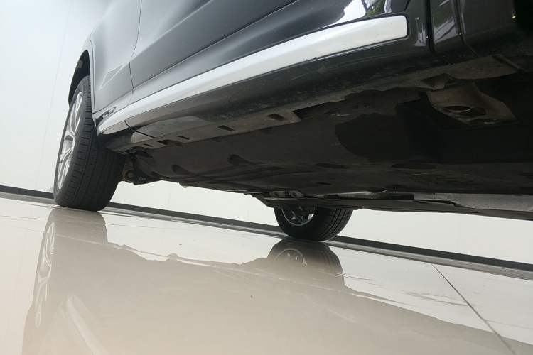 Used Land Rover Discovery Sport 2025 249 PS Performance Tech Edition Right Side Sill