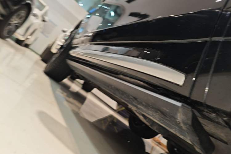 Used Land Rover Discovery Sport 2025 249 PS Performance Tech Edition Right Side Sill