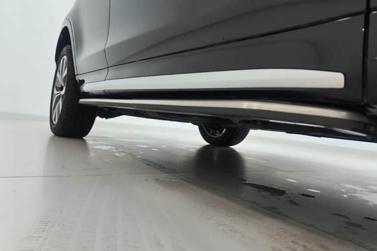 Used Land Rover Discovery Sport 2025 249 PS Performance Tech Edition Right Side Sill