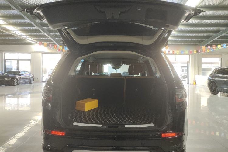 Used Land Rover Discovery Sport 2025 249 PS Performance Tech Edition Trunk