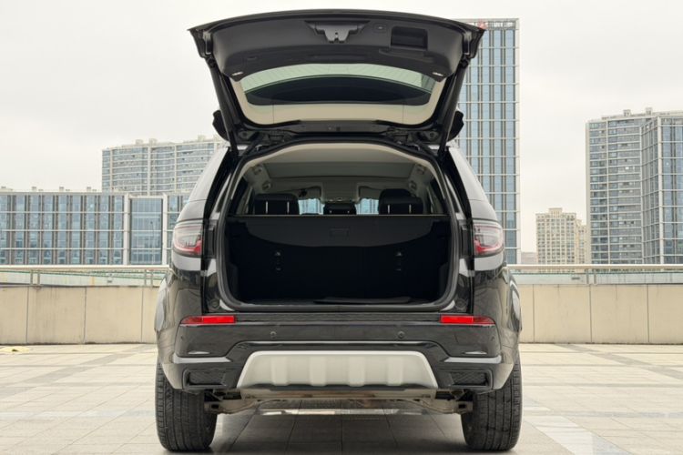 Used Land Rover Discovery Sport 2025 249 PS Performance Tech Edition Trunk