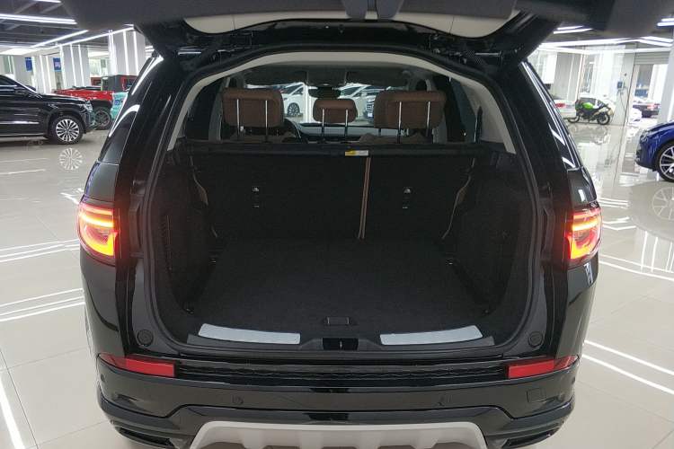Used Land Rover Discovery Sport 2025 249 PS Performance Tech Edition Trunk