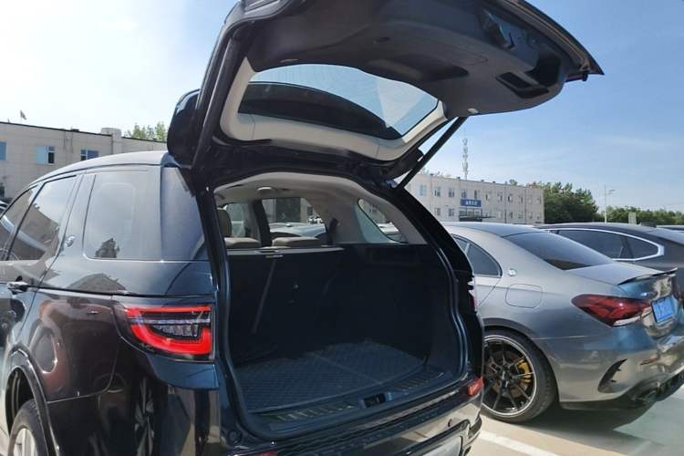 Used Land Rover Discovery Sport 2025 249 PS Performance Tech Edition Trunk