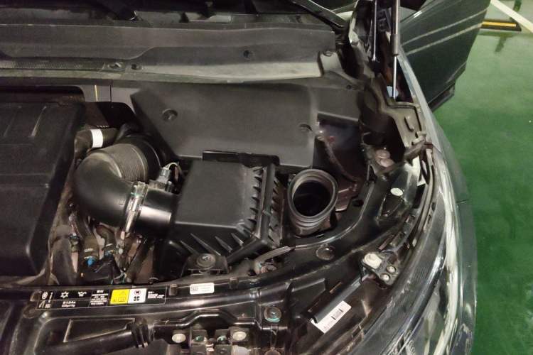 Used Land Rover Discovery Sport 2025 249 PS Explorer Special Edition Engine Bay Left