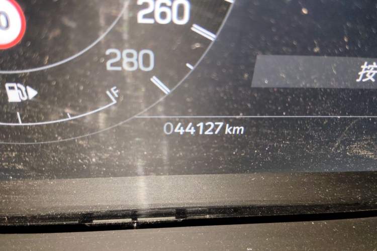 Used Land Rover Discovery Sport 2025 249 PS Explorer Special Edition Odometer Close Up