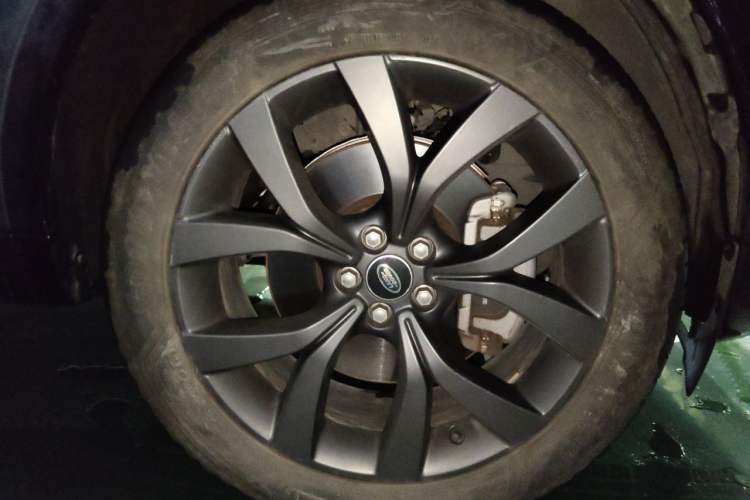 Used Land Rover Discovery Sport 2025 249 PS Explorer Special Edition Right Front Wheel Hub