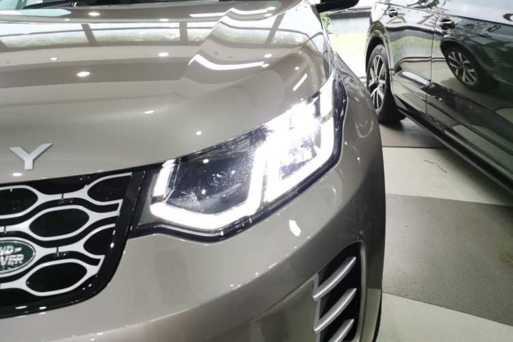 Used Land Rover Discovery Sport 2025 249 PS Performance Tech Edition Left Front Headlight