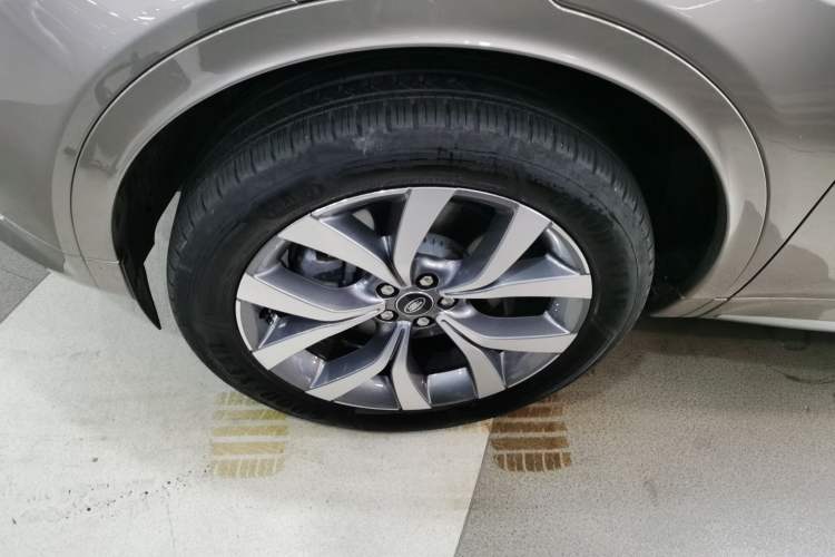 Used Land Rover Discovery Sport 2025 249 PS Performance Tech Edition Left Front Wheel Hub