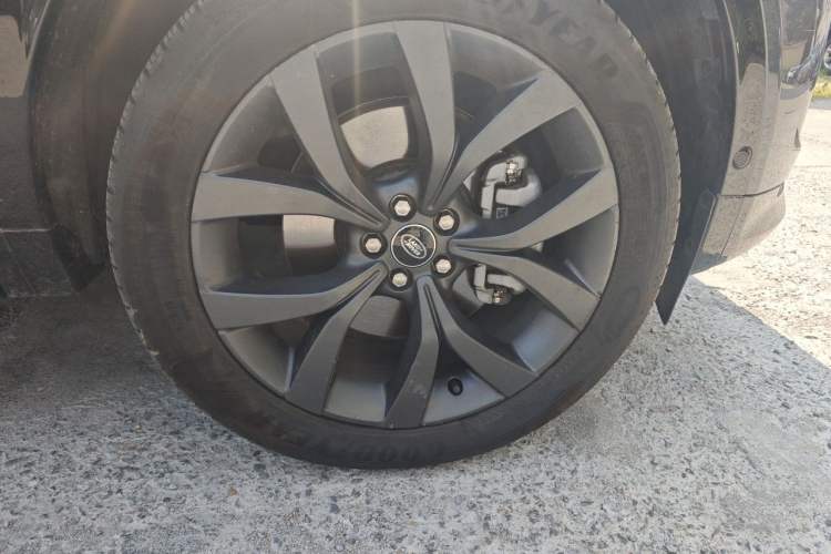 Used Land Rover Discovery Sport 2025 249 PS Explorer Special Edition Right Front Wheel Hub