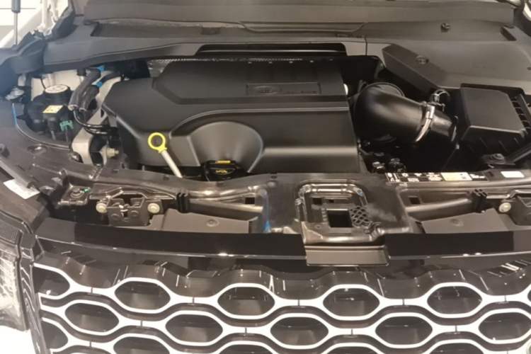 Used Land Rover Discovery Sport 2025 249 PS Performance Tech Edition Engine Bay