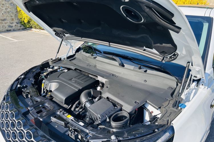 Used Land Rover Discovery Sport 2025 249 PS Performance Tech Edition Engine Bay
