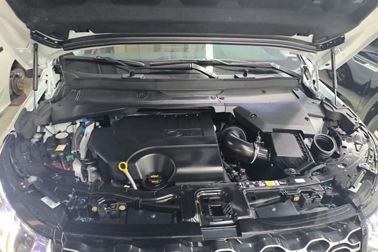 Used Land Rover Discovery Sport 2025 249 PS Performance Tech Edition Engine Bay