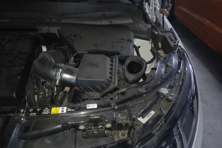 Used Land Rover Discovery Sport 2025 249 PS Performance Tech Edition Engine Bay Left