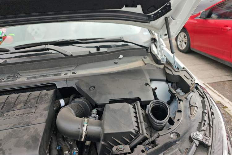 Used Land Rover Discovery Sport 2025 249 PS Performance Tech Edition Engine Bay Left