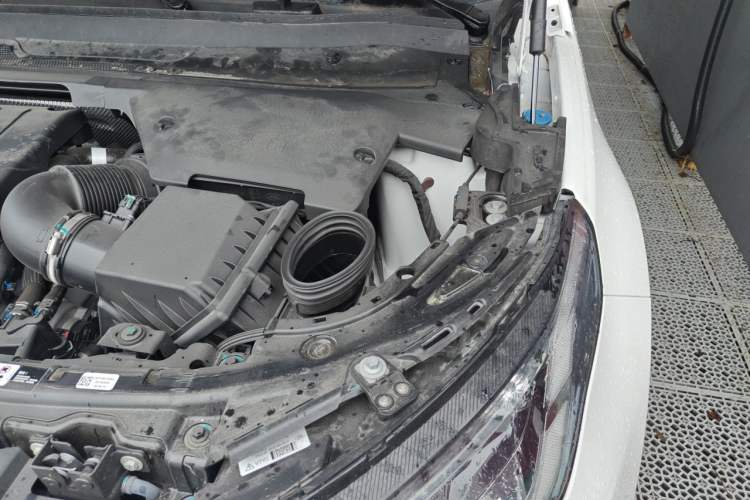 Used Land Rover Discovery Sport 2025 249 PS Performance Tech Edition Engine Bay Left