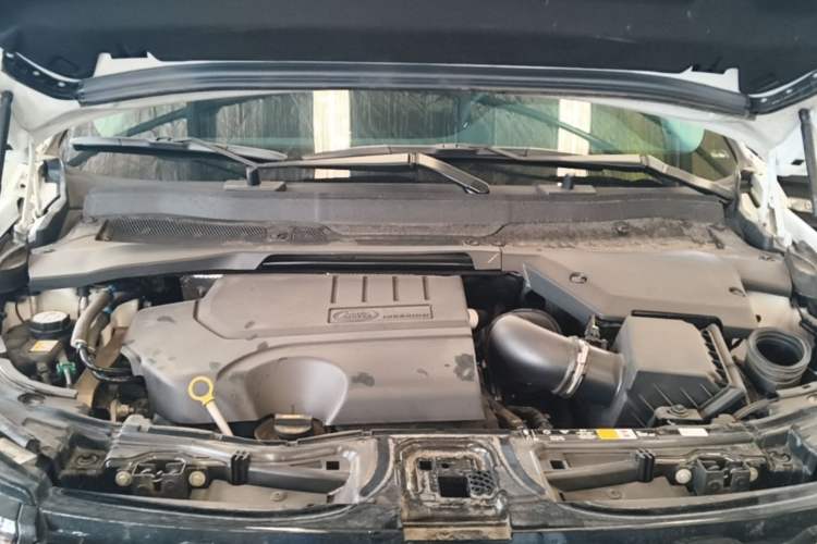 Used Land Rover Discovery Sport 2025 249 PS Performance Tech Edition Engine Bay
