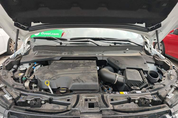 Used Land Rover Discovery Sport 2025 249 PS Performance Tech Edition Engine Bay