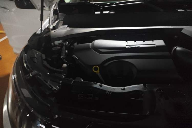 Used Land Rover Discovery Sport 2025 249 PS Performance Tech Edition Engine Bay Right