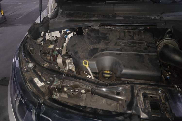 Used Land Rover Discovery Sport 2025 249 PS Performance Tech Edition Engine Bay Right