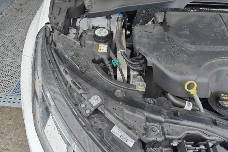 Used Land Rover Discovery Sport 2025 249 PS Performance Tech Edition Engine Bay Right