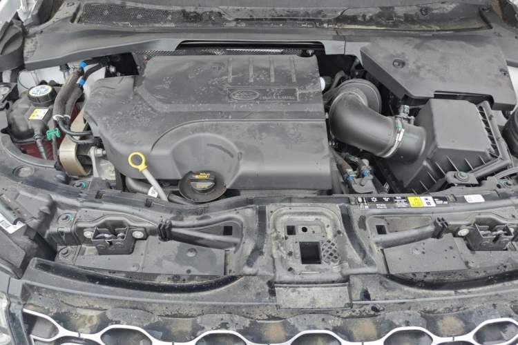 Used Land Rover Discovery Sport 2025 249 PS Performance Tech Edition Engine Bay