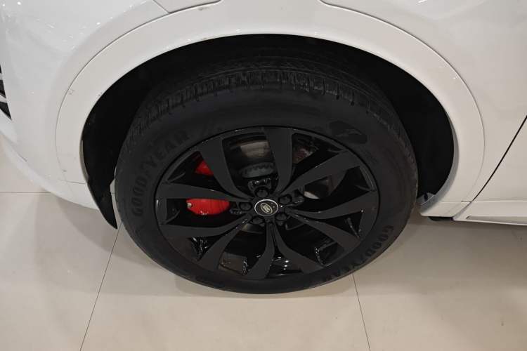 Used Land Rover Discovery Sport 2025 249 PS Performance Tech Edition Exterior 4