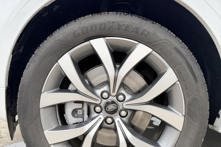 Used Land Rover Discovery Sport 2025 249 PS Performance Tech Edition Exterior 5