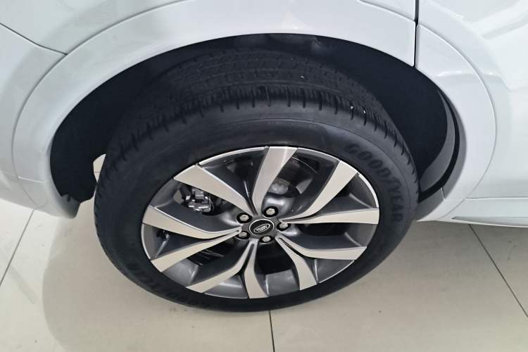 Used Land Rover Discovery Sport 2025 249 PS Performance Tech Edition Exterior 8