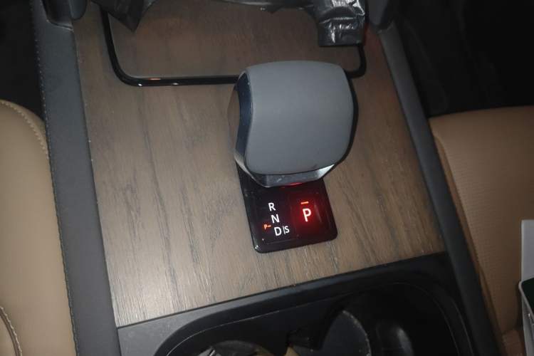 Used Land Rover Discovery Sport 2025 249 PS Performance Tech Edition Gear Lever