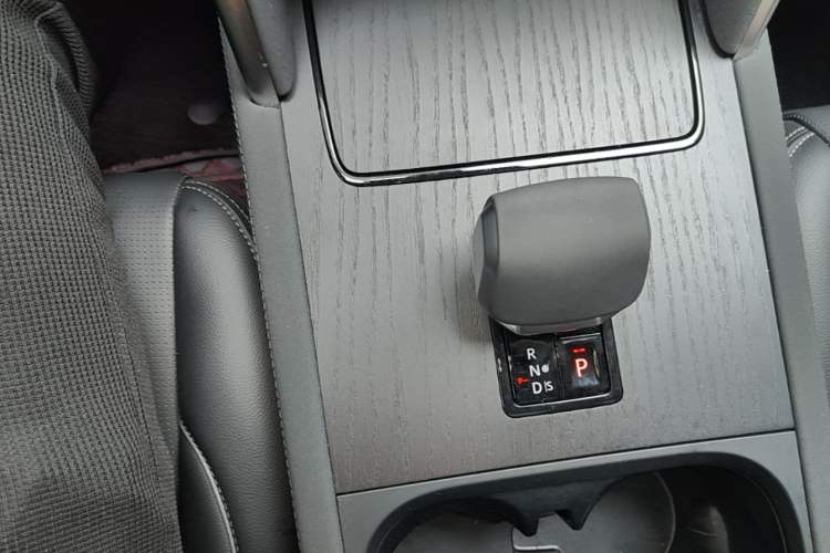 Used Land Rover Discovery Sport 2025 249 PS Performance Tech Edition Gear Lever