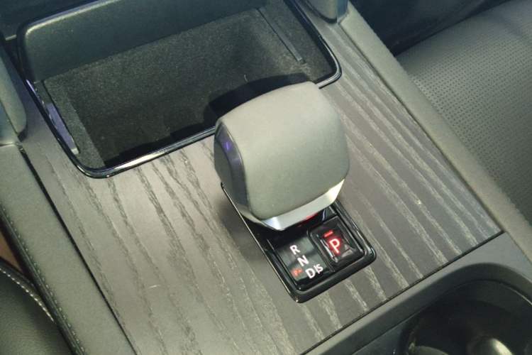 Used Land Rover Discovery Sport 2025 249 PS Performance Tech Edition Gear Lever