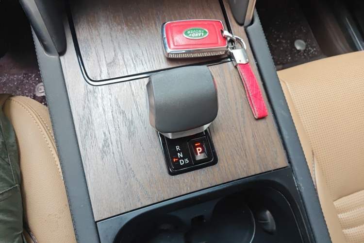 Used Land Rover Discovery Sport 2025 249 PS Performance Tech Edition Gear Lever