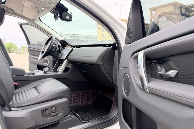 Used Land Rover Discovery Sport 2025 249 PS Performance Tech Edition Interior 11