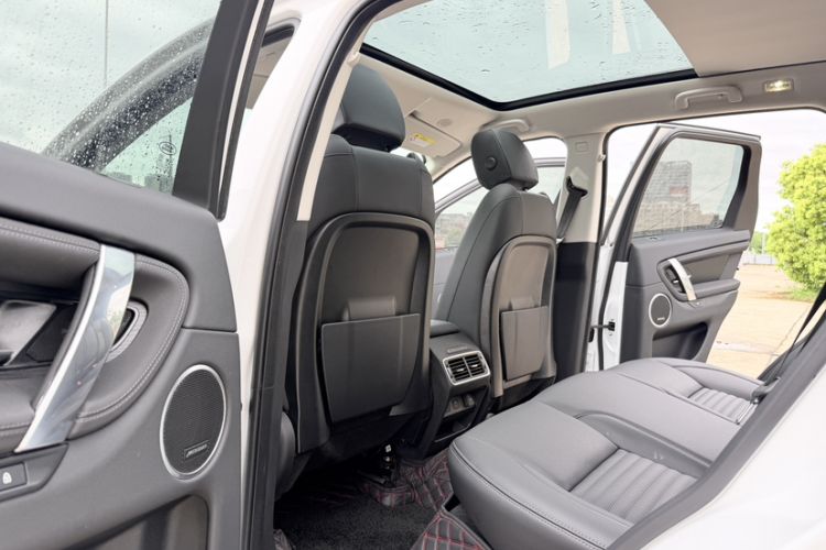 Used Land Rover Discovery Sport 2025 249 PS Performance Tech Edition Interior 2