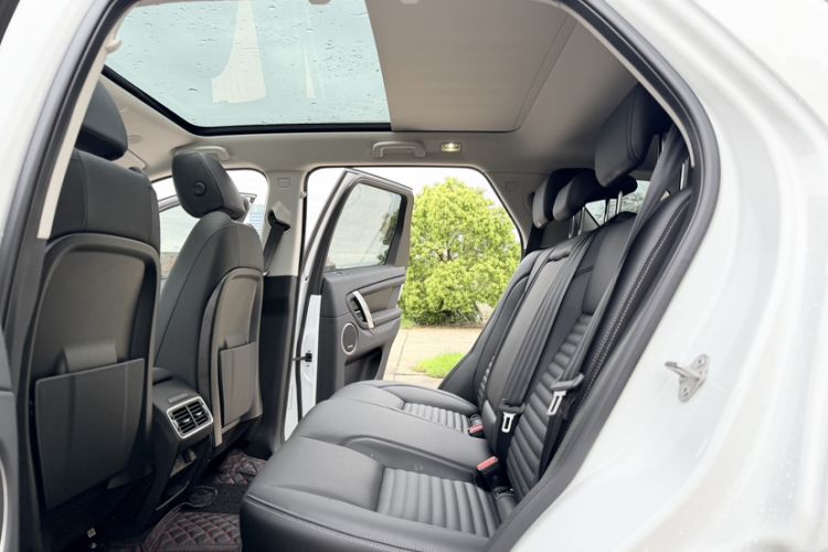 Used Land Rover Discovery Sport 2025 249 PS Performance Tech Edition Interior 5