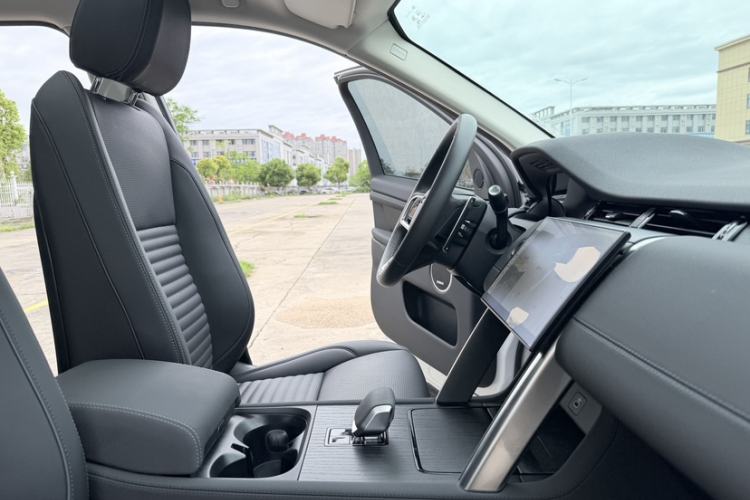 Used Land Rover Discovery Sport 2025 249 PS Performance Tech Edition Interior 6