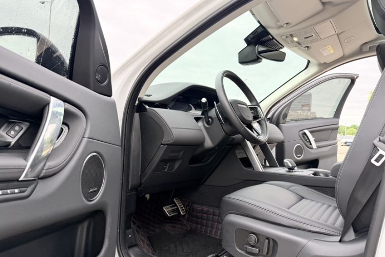 Used Land Rover Discovery Sport 2025 249 PS Performance Tech Edition Interior 7