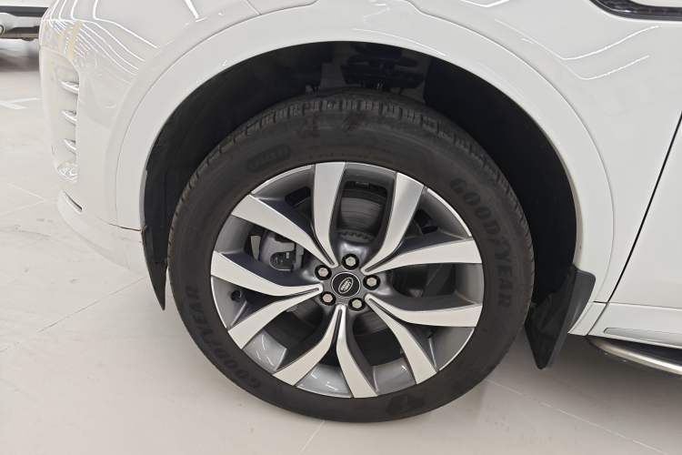 Used Land Rover Discovery Sport 2025 249 PS Performance Tech Edition Left Front Wheel Hub