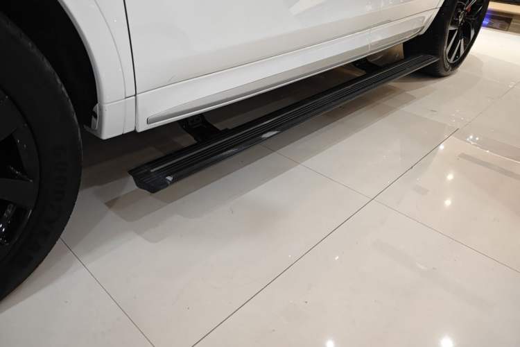 Used Land Rover Discovery Sport 2025 249 PS Performance Tech Edition Left Side Sill