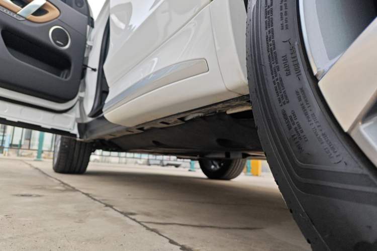Used Land Rover Discovery Sport 2025 249 PS Performance Tech Edition Left Side Sill