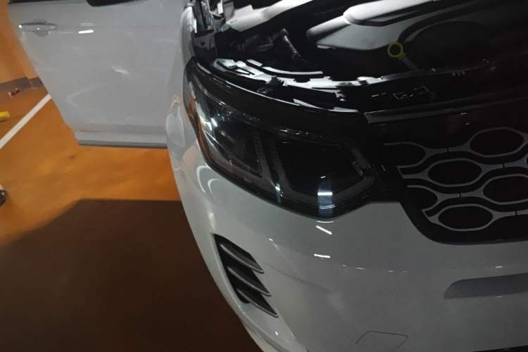 Used Land Rover Discovery Sport 2025 249 PS Performance Tech Edition Right Front Headlight