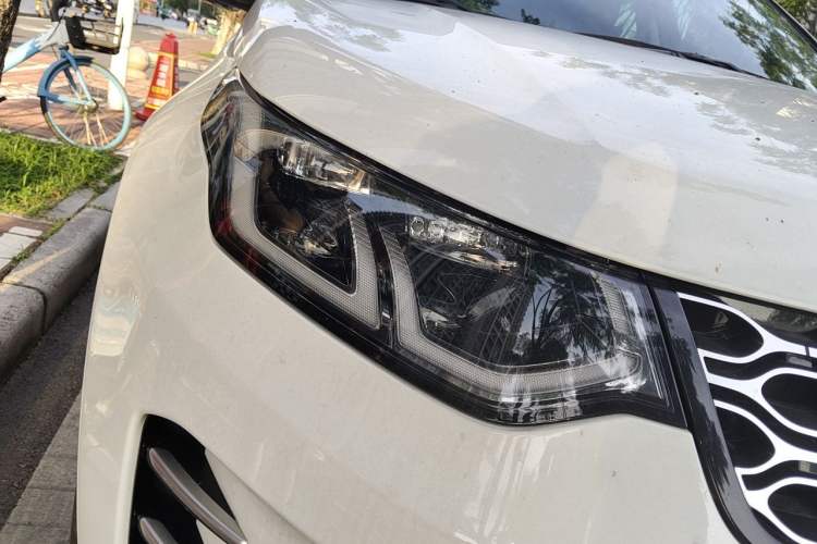 Used Land Rover Discovery Sport 2025 249 PS Performance Tech Edition Right Front Headlight