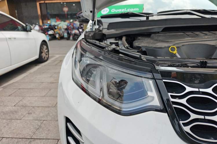 Used Land Rover Discovery Sport 2025 249 PS Performance Tech Edition Right Front Headlight